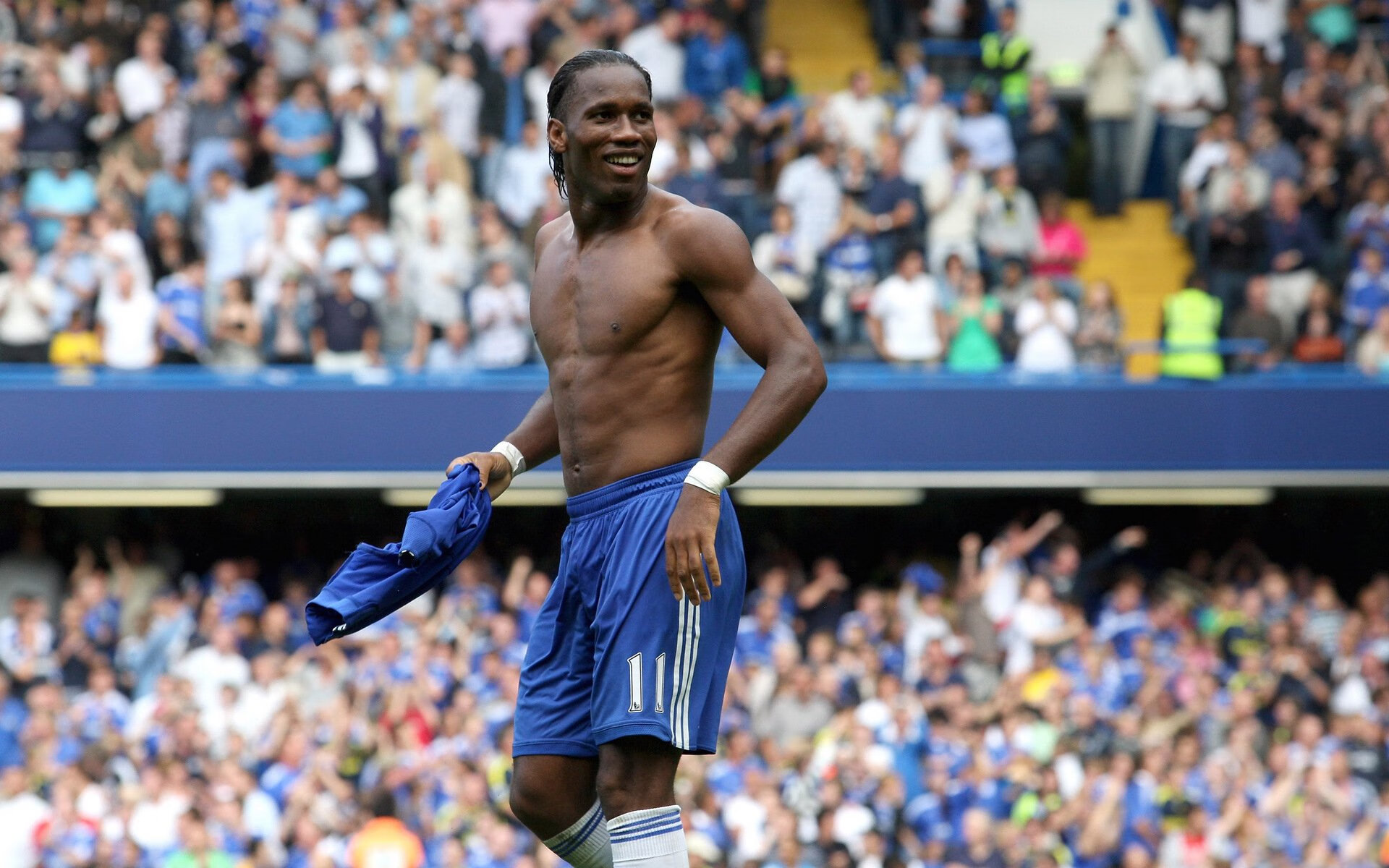 C罗回归赛场，战术调整首场状态亮眼，MAD观众沸腾！