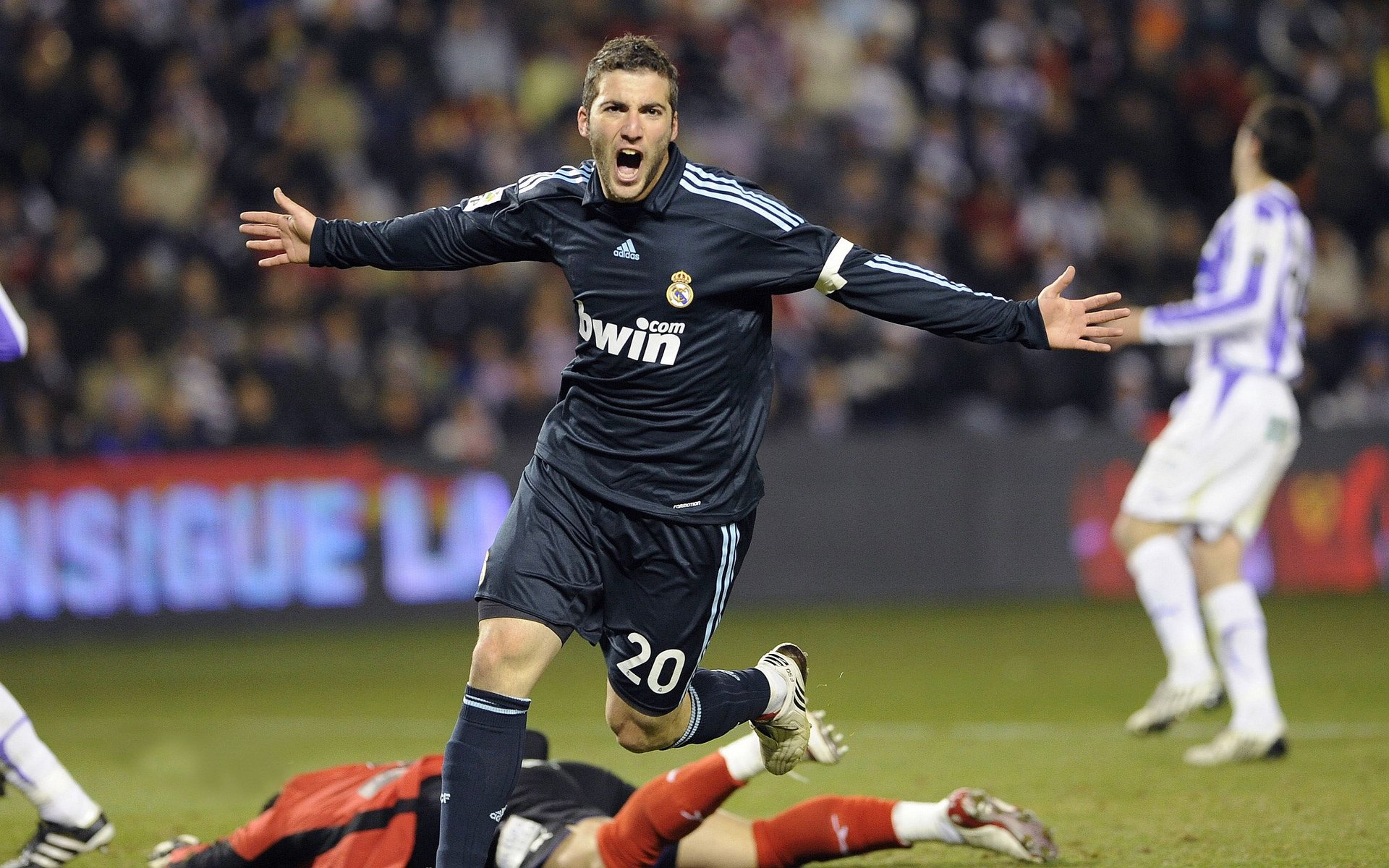 德布劳内迎来七赛季高光表现，勇士球迷沸腾！